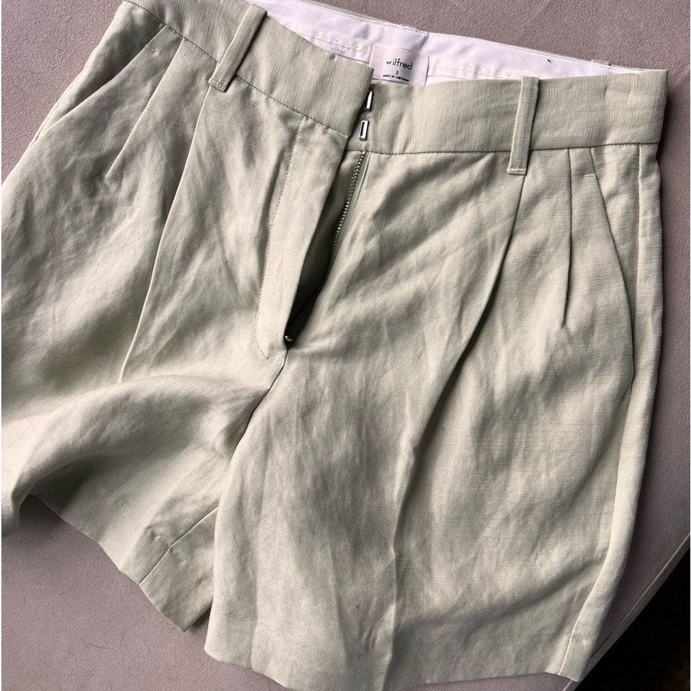 Aritzia effortless linen shorts in rare color SAGE GREEN.